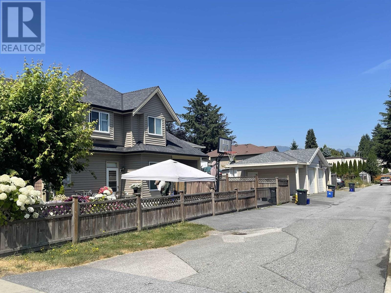 Property at 943 ROBINSON STREET image 3