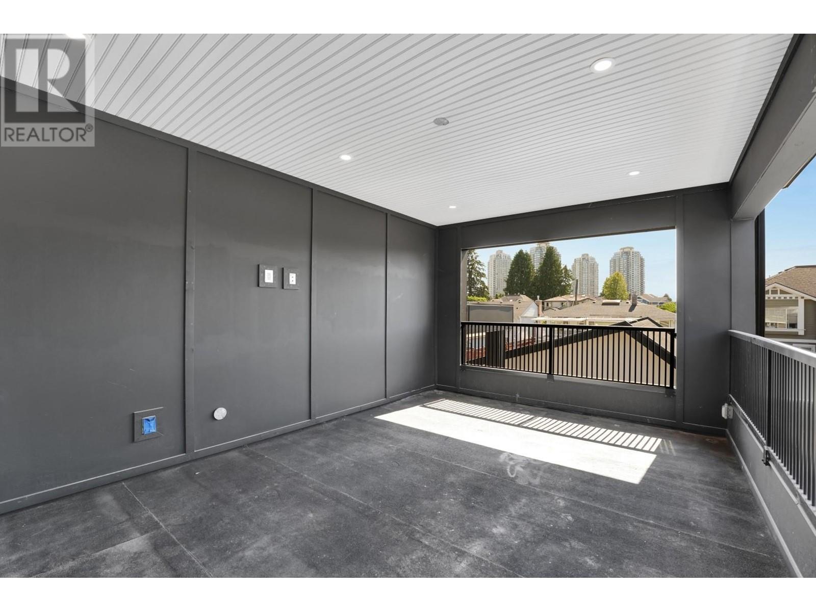 Listing Picture 12 of 40 : 6807 STRATHMORE AVENUE, Burnaby / 本拿比 - 魯藝地產 Yvonne Lu Group - MLS Medallion Club Member