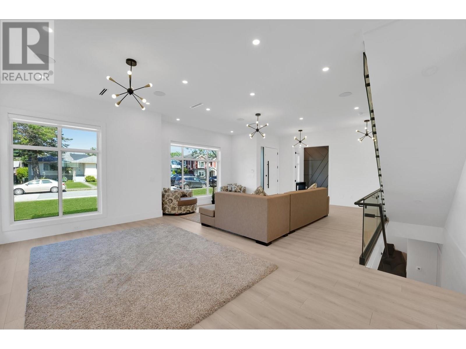 Listing Picture 14 of 40 : 6807 STRATHMORE AVENUE, Burnaby / 本拿比 - 魯藝地產 Yvonne Lu Group - MLS Medallion Club Member