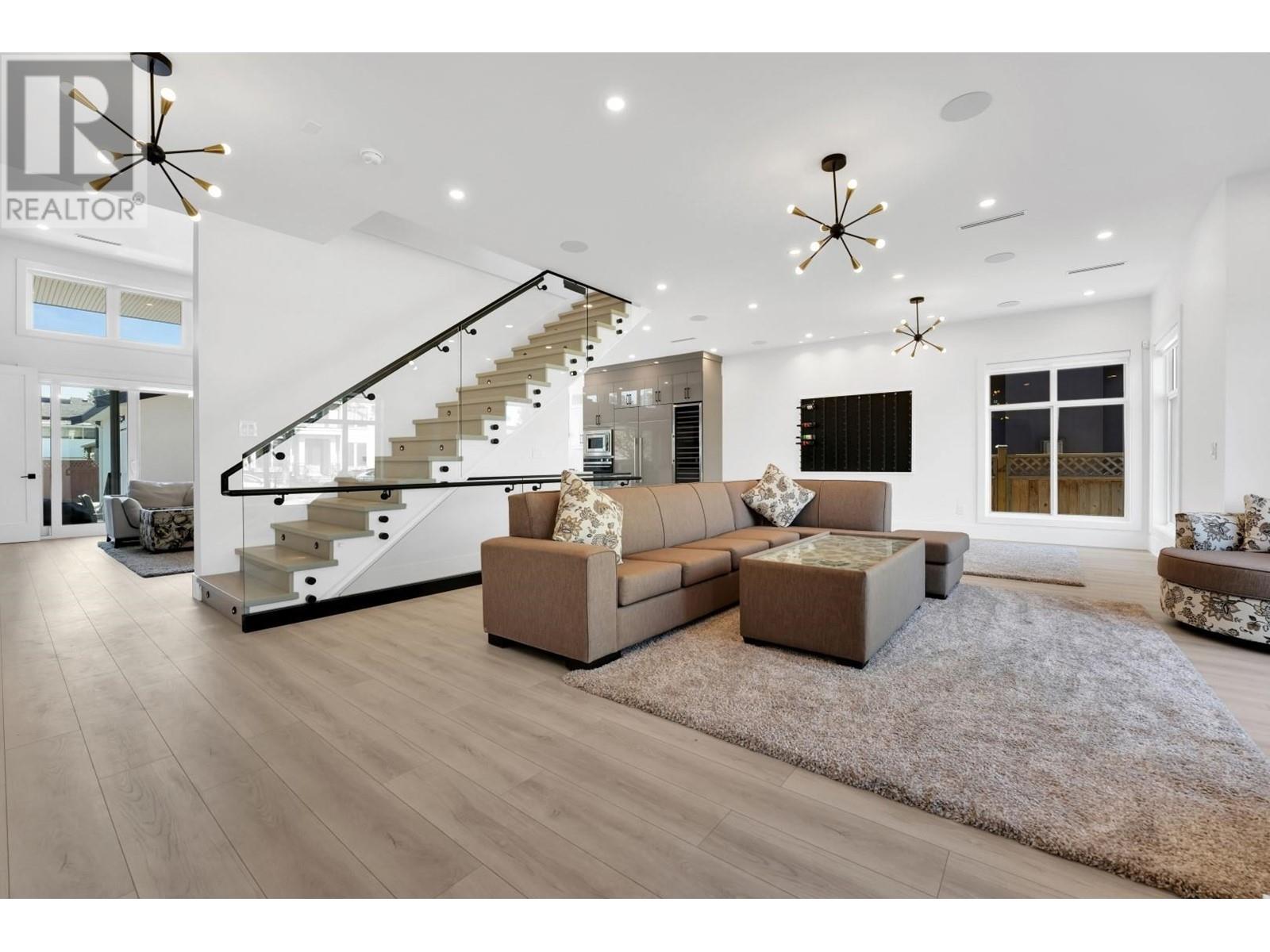 Listing Picture 16 of 40 : 6807 STRATHMORE AVENUE, Burnaby / 本拿比 - 魯藝地產 Yvonne Lu Group - MLS Medallion Club Member