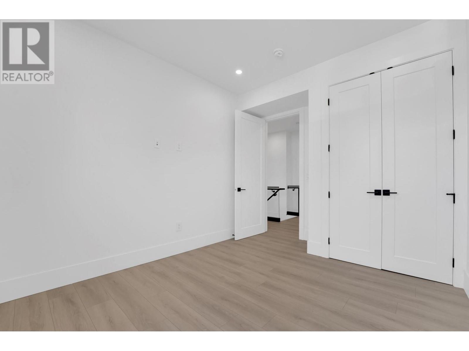 Listing Picture 19 of 40 : 6807 STRATHMORE AVENUE, Burnaby / 本拿比 - 魯藝地產 Yvonne Lu Group - MLS Medallion Club Member