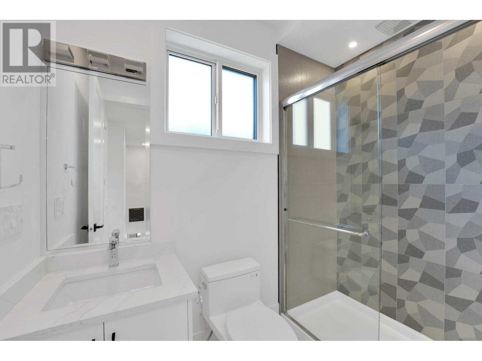 Listing Picture 21 of 40 : 6807 STRATHMORE AVENUE, Burnaby / 本拿比 - 魯藝地產 Yvonne Lu Group - MLS Medallion Club Member