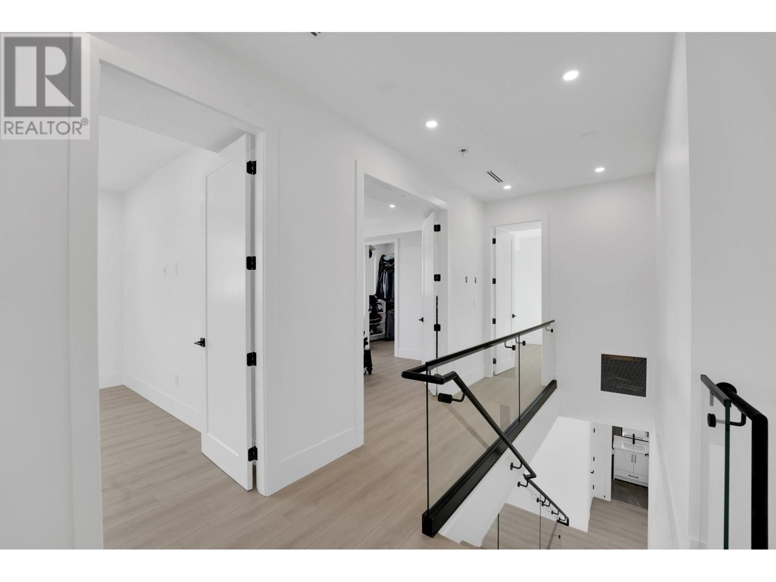 Listing Picture 22 of 40 : 6807 STRATHMORE AVENUE, Burnaby / 本拿比 - 魯藝地產 Yvonne Lu Group - MLS Medallion Club Member