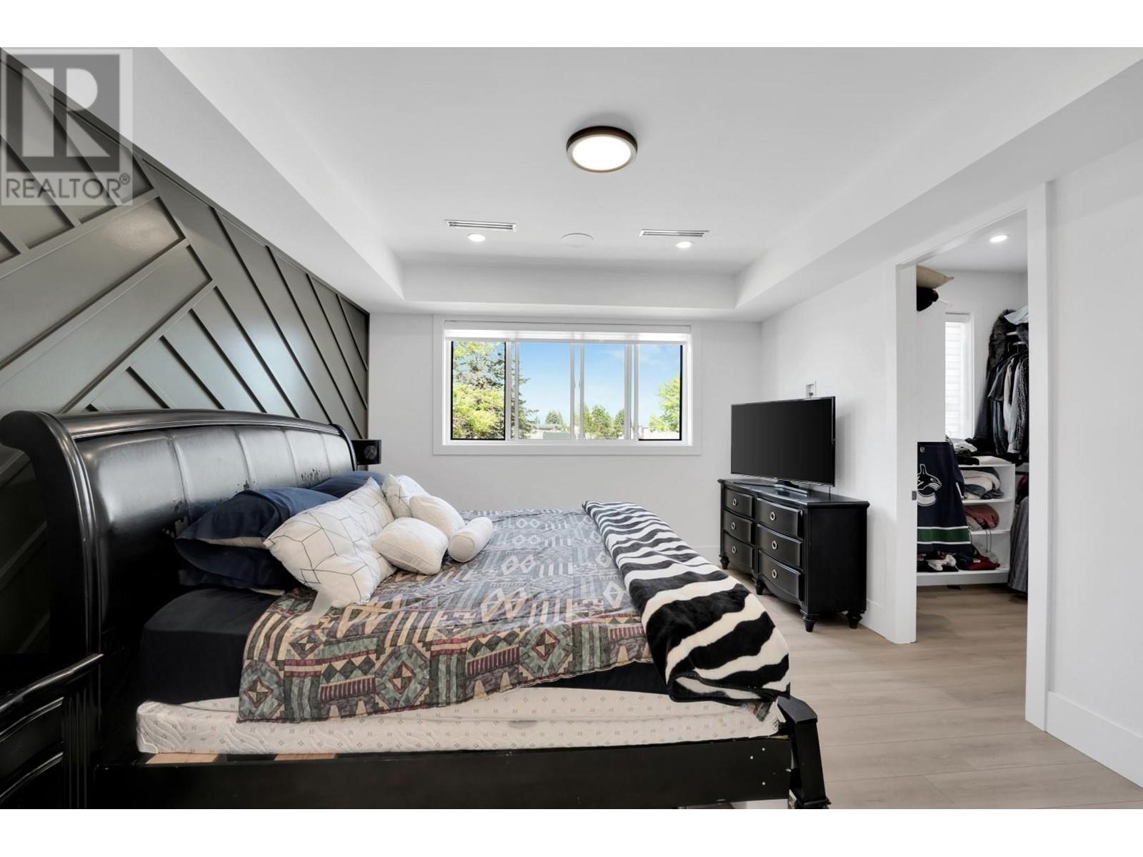 Listing Picture 23 of 40 : 6807 STRATHMORE AVENUE, Burnaby / 本拿比 - 魯藝地產 Yvonne Lu Group - MLS Medallion Club Member