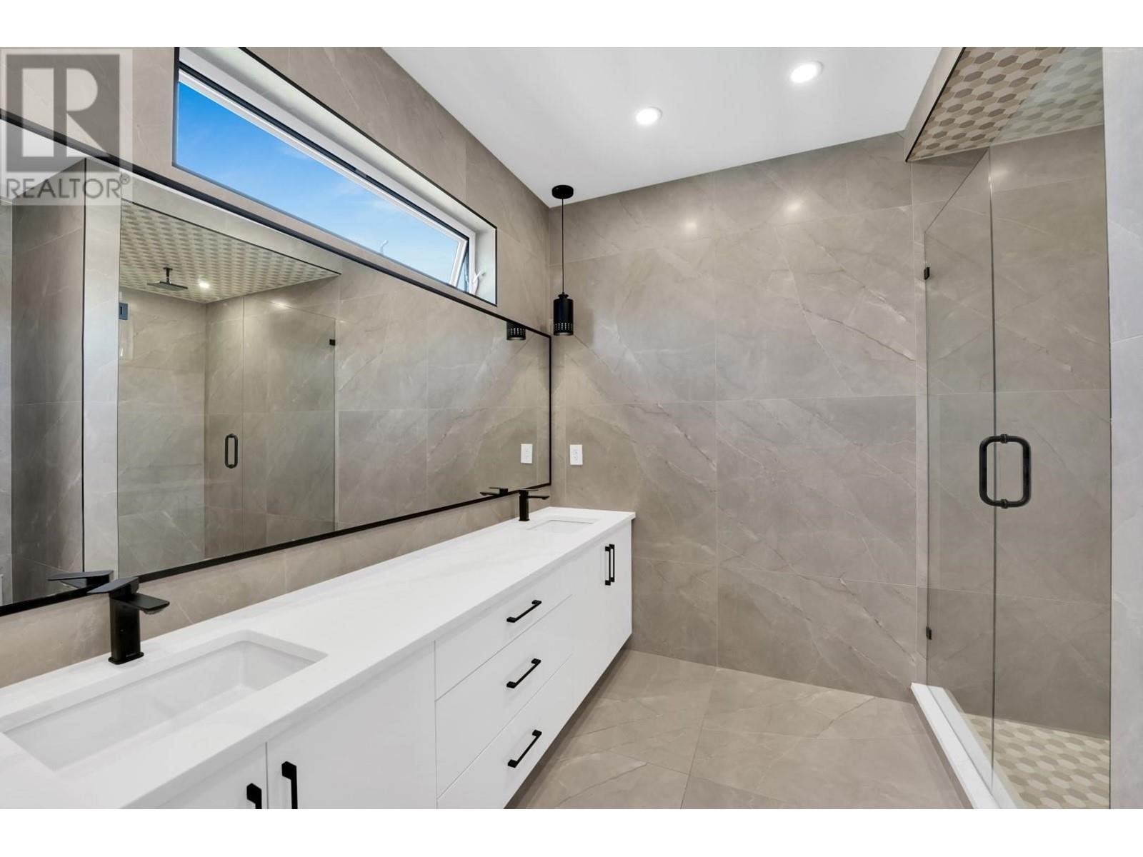 Listing Picture 25 of 40 : 6807 STRATHMORE AVENUE, Burnaby / 本拿比 - 魯藝地產 Yvonne Lu Group - MLS Medallion Club Member