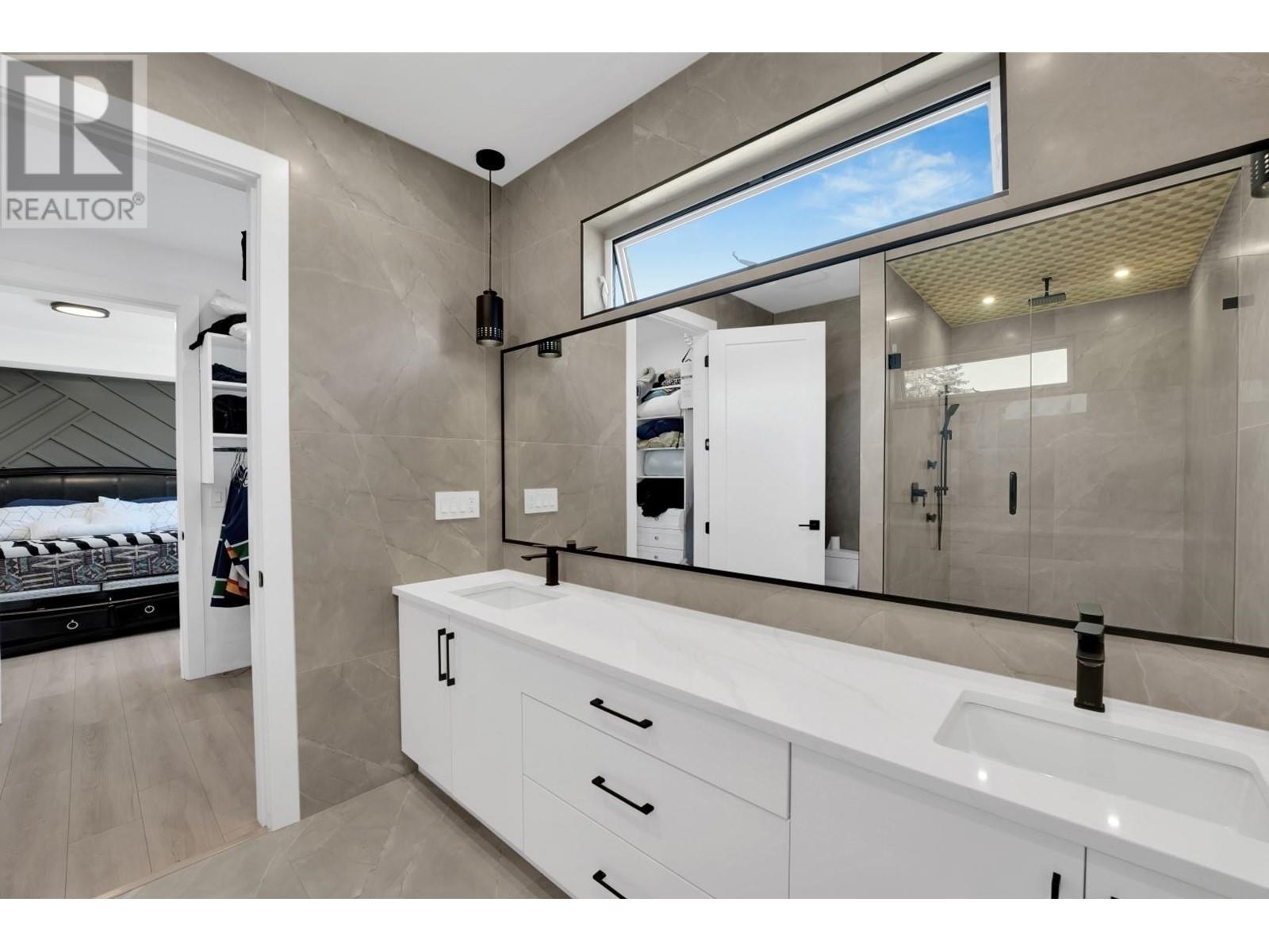 Listing Picture 27 of 40 : 6807 STRATHMORE AVENUE, Burnaby / 本拿比 - 魯藝地產 Yvonne Lu Group - MLS Medallion Club Member