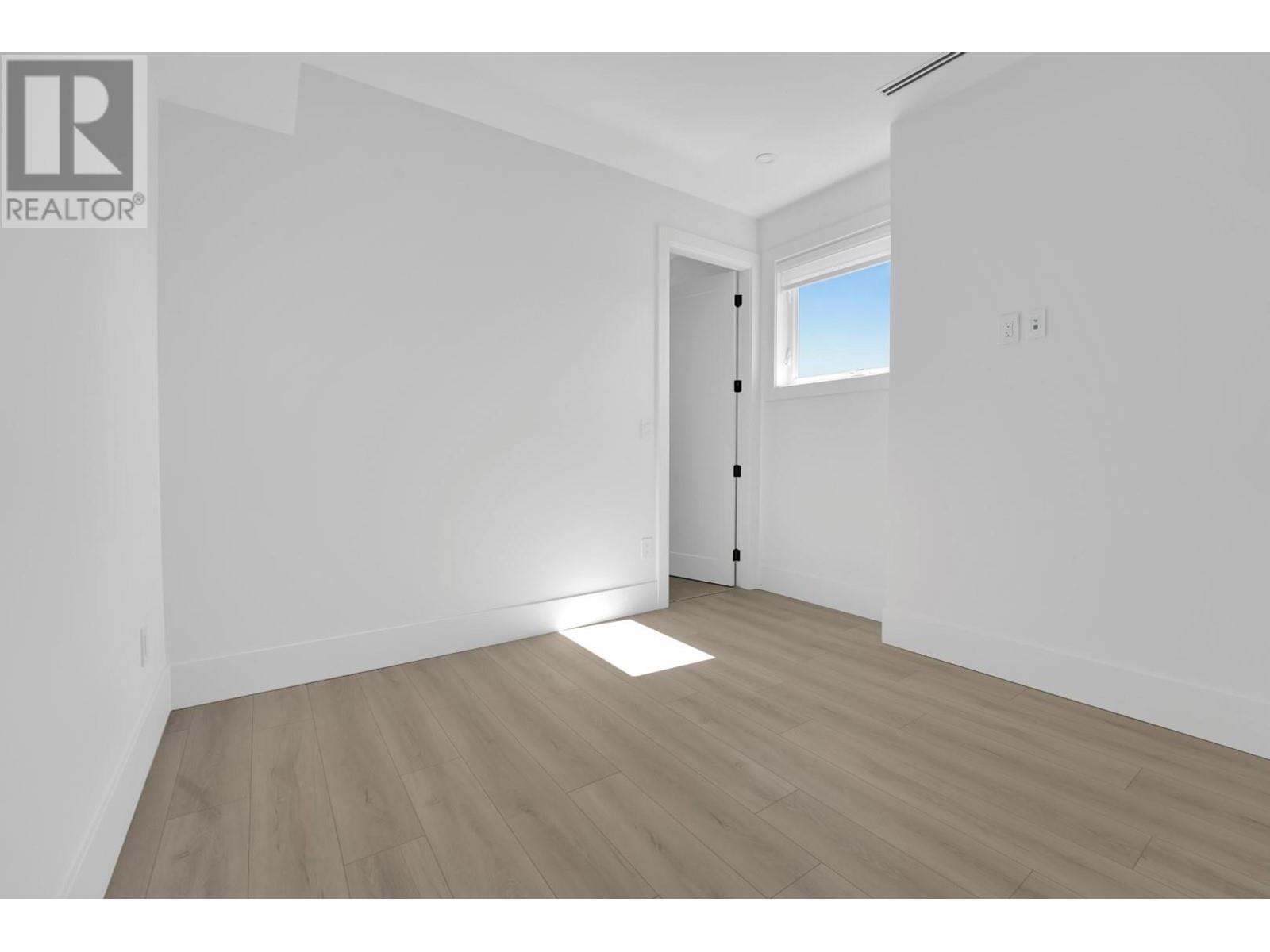 Listing Picture 28 of 40 : 6807 STRATHMORE AVENUE, Burnaby / 本拿比 - 魯藝地產 Yvonne Lu Group - MLS Medallion Club Member