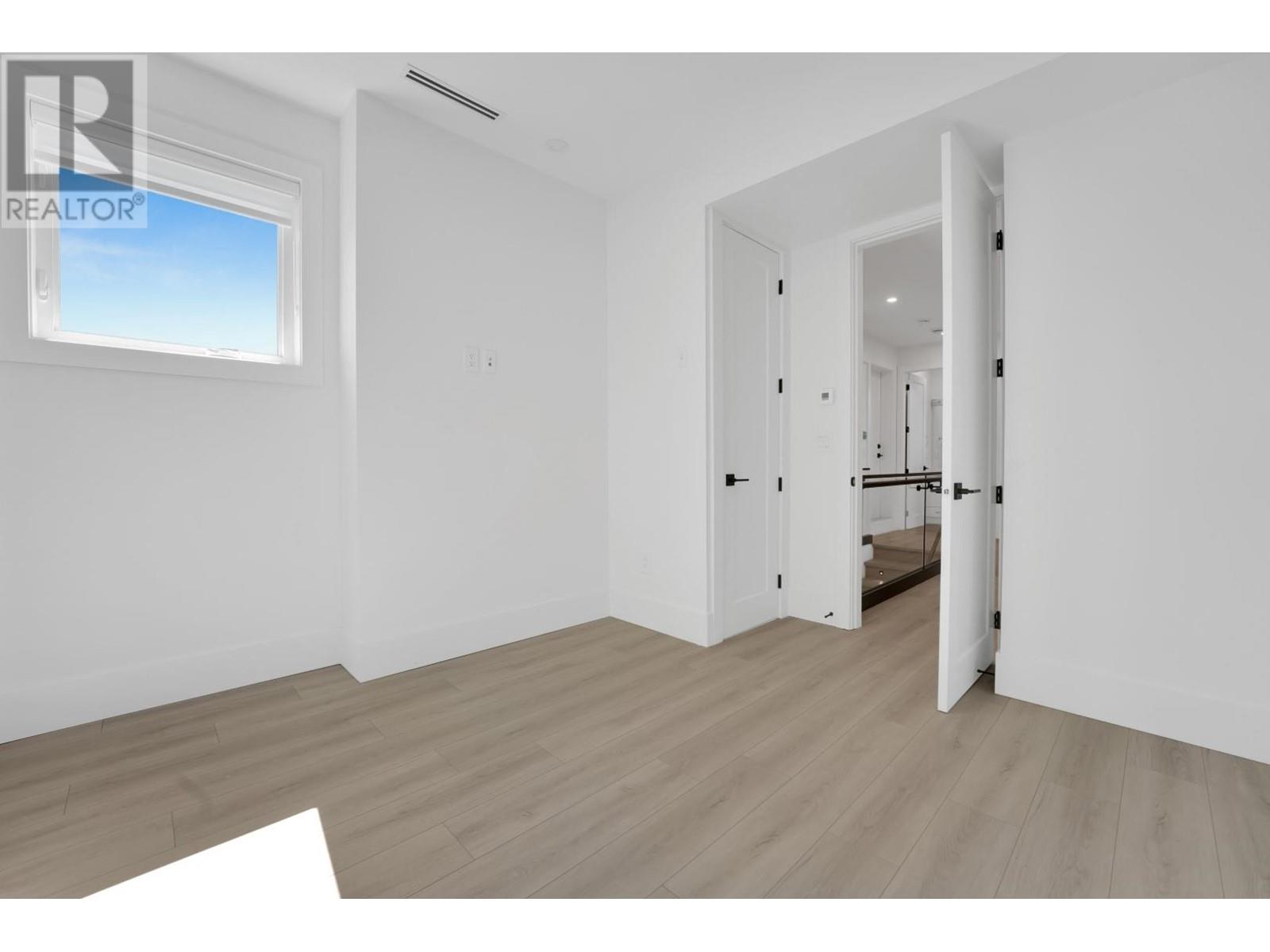 Listing Picture 29 of 40 : 6807 STRATHMORE AVENUE, Burnaby / 本拿比 - 魯藝地產 Yvonne Lu Group - MLS Medallion Club Member