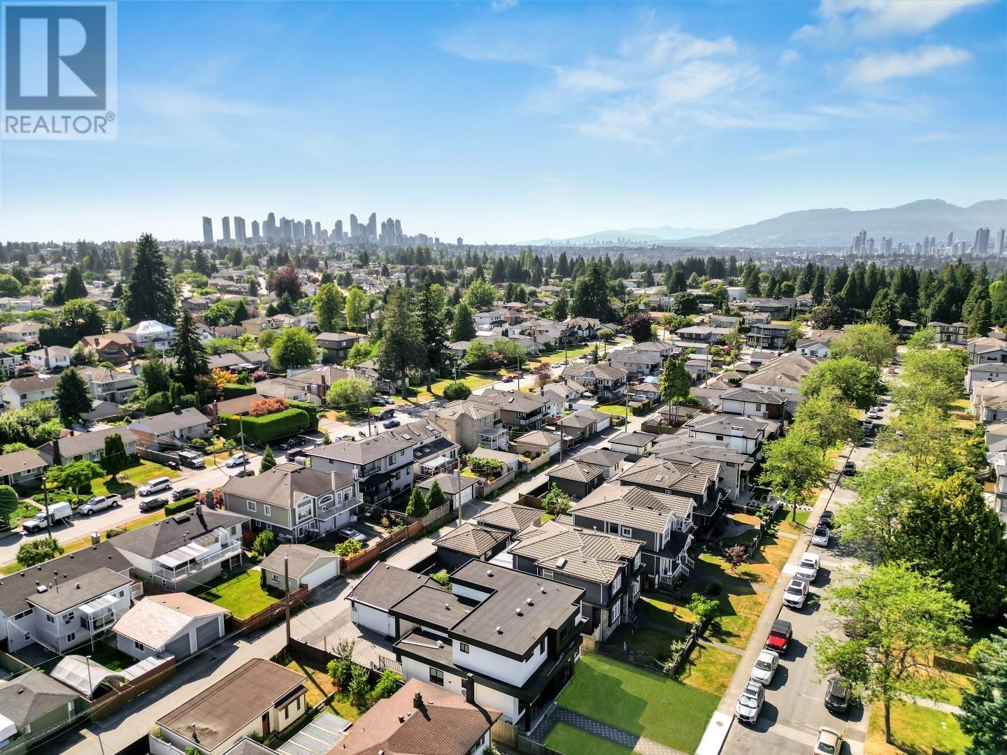 Listing Picture 3 of 40 : 6807 STRATHMORE AVENUE, Burnaby / 本拿比 - 魯藝地產 Yvonne Lu Group - MLS Medallion Club Member