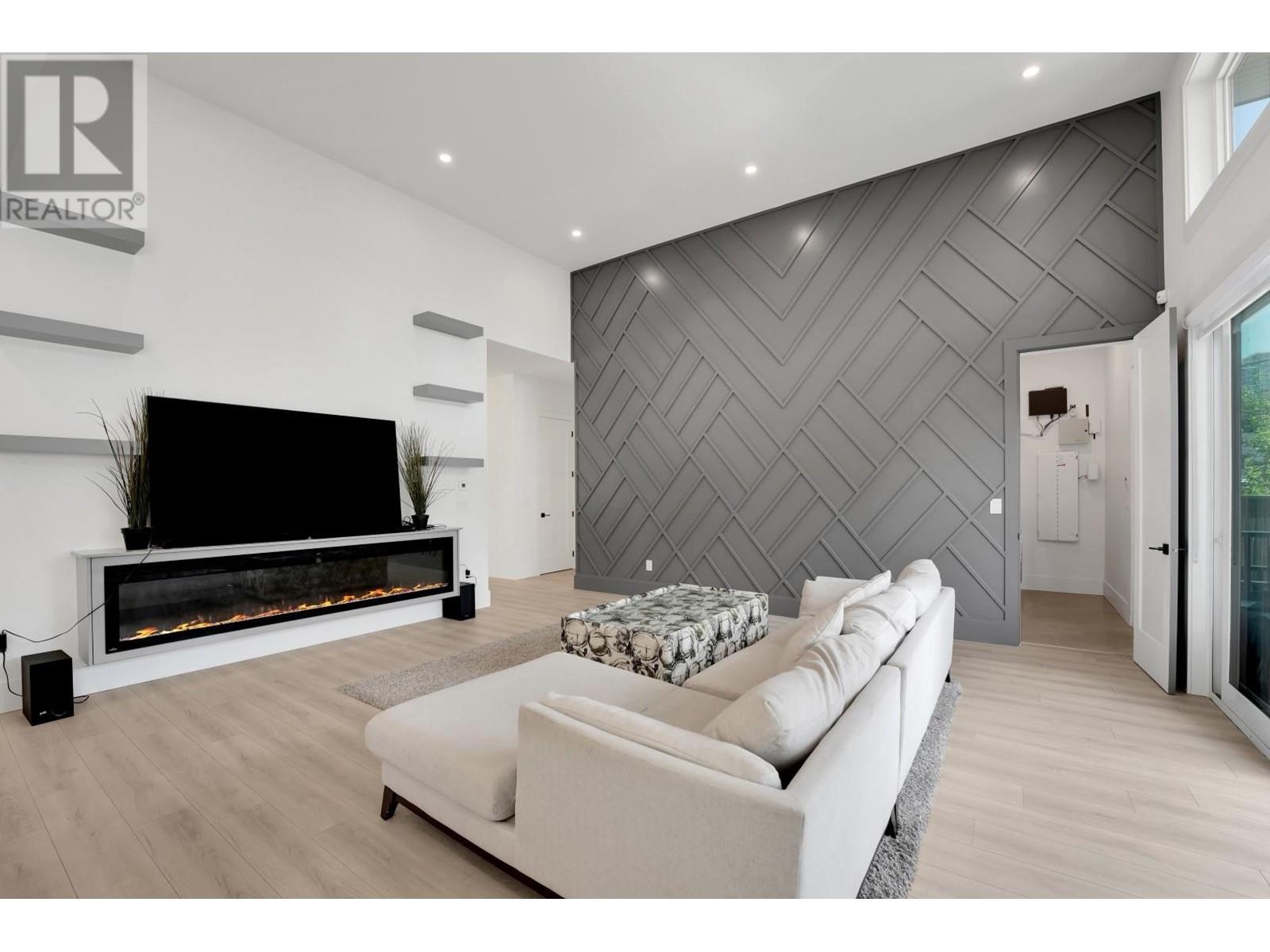 Listing Picture 32 of 40 : 6807 STRATHMORE AVENUE, Burnaby / 本拿比 - 魯藝地產 Yvonne Lu Group - MLS Medallion Club Member