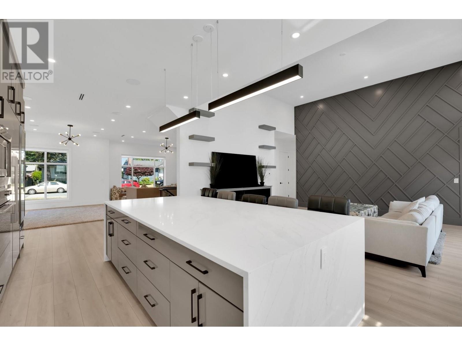 Listing Picture 33 of 40 : 6807 STRATHMORE AVENUE, Burnaby / 本拿比 - 魯藝地產 Yvonne Lu Group - MLS Medallion Club Member