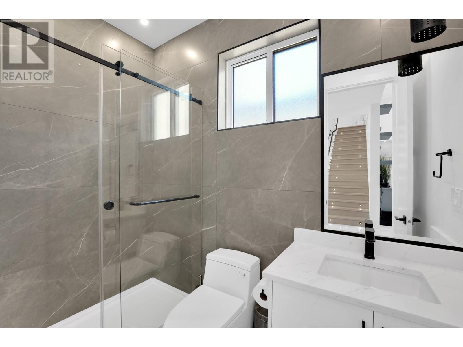 Listing Picture 35 of 40 : 6807 STRATHMORE AVENUE, Burnaby / 本拿比 - 魯藝地產 Yvonne Lu Group - MLS Medallion Club Member