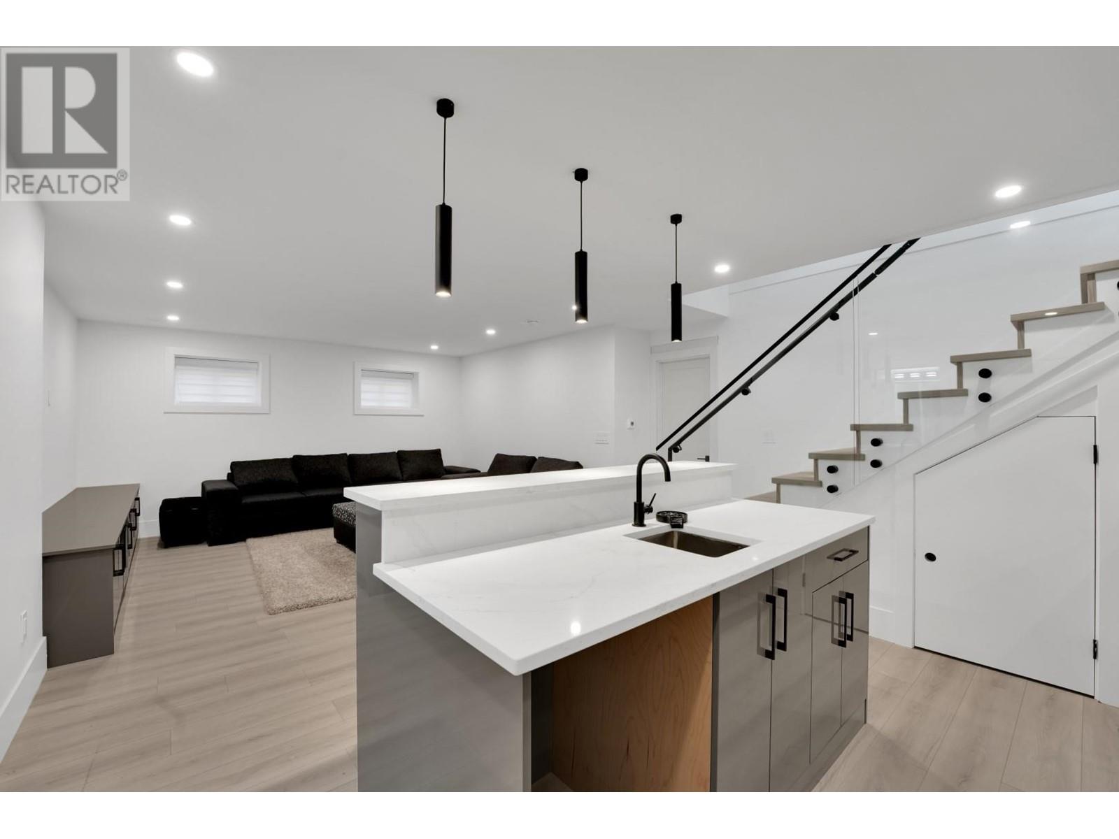 Listing Picture 39 of 40 : 6807 STRATHMORE AVENUE, Burnaby / 本拿比 - 魯藝地產 Yvonne Lu Group - MLS Medallion Club Member