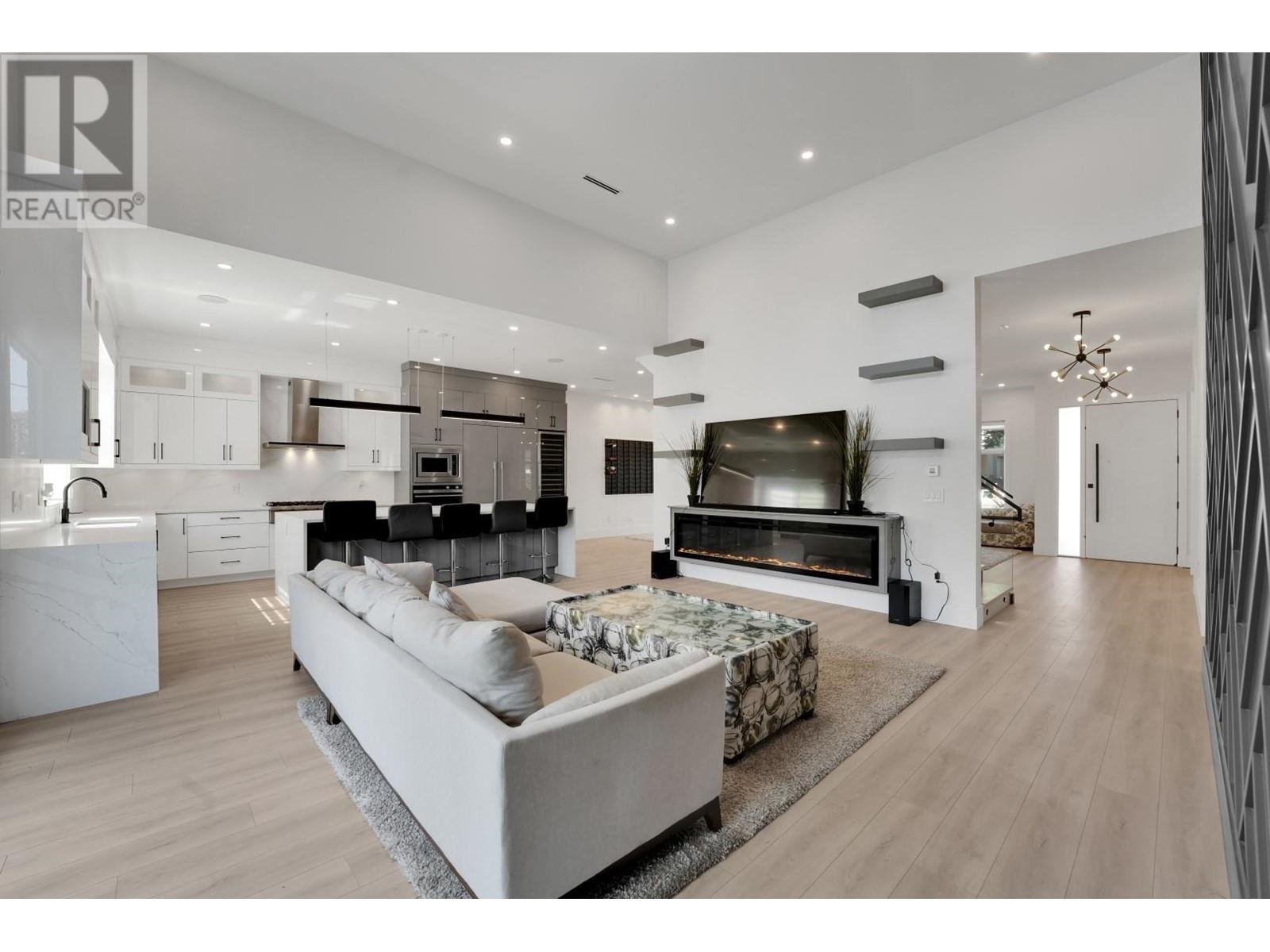 Listing Picture 6 of 40 : 6807 STRATHMORE AVENUE, Burnaby / 本拿比 - 魯藝地產 Yvonne Lu Group - MLS Medallion Club Member