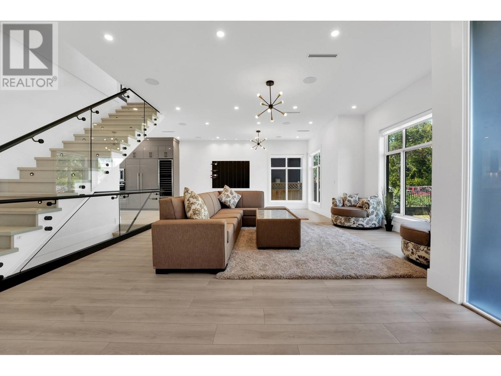 Listing Picture 9 of 40 : 6807 STRATHMORE AVENUE, Burnaby / 本拿比 - 魯藝地產 Yvonne Lu Group - MLS Medallion Club Member