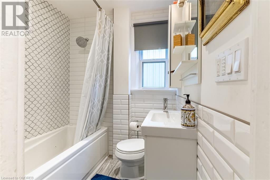 137 Avondale Street, Hamilton, Ontario  L8L 7B9 - Photo 8 - 40623772