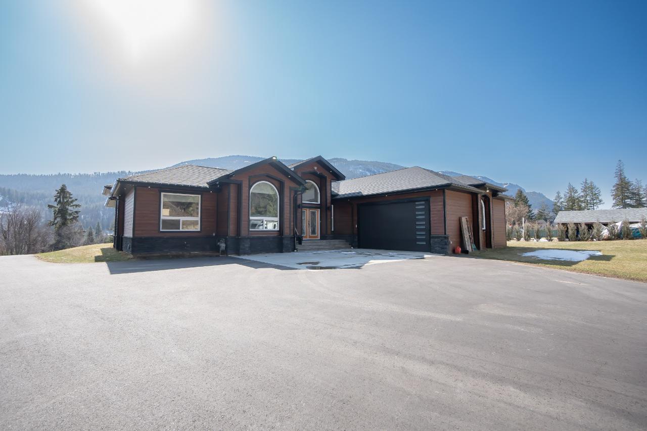 2977 Upper Levels Road, Castlegar, British Columbia  V0G 1X0 - Photo 9 - 2478585
