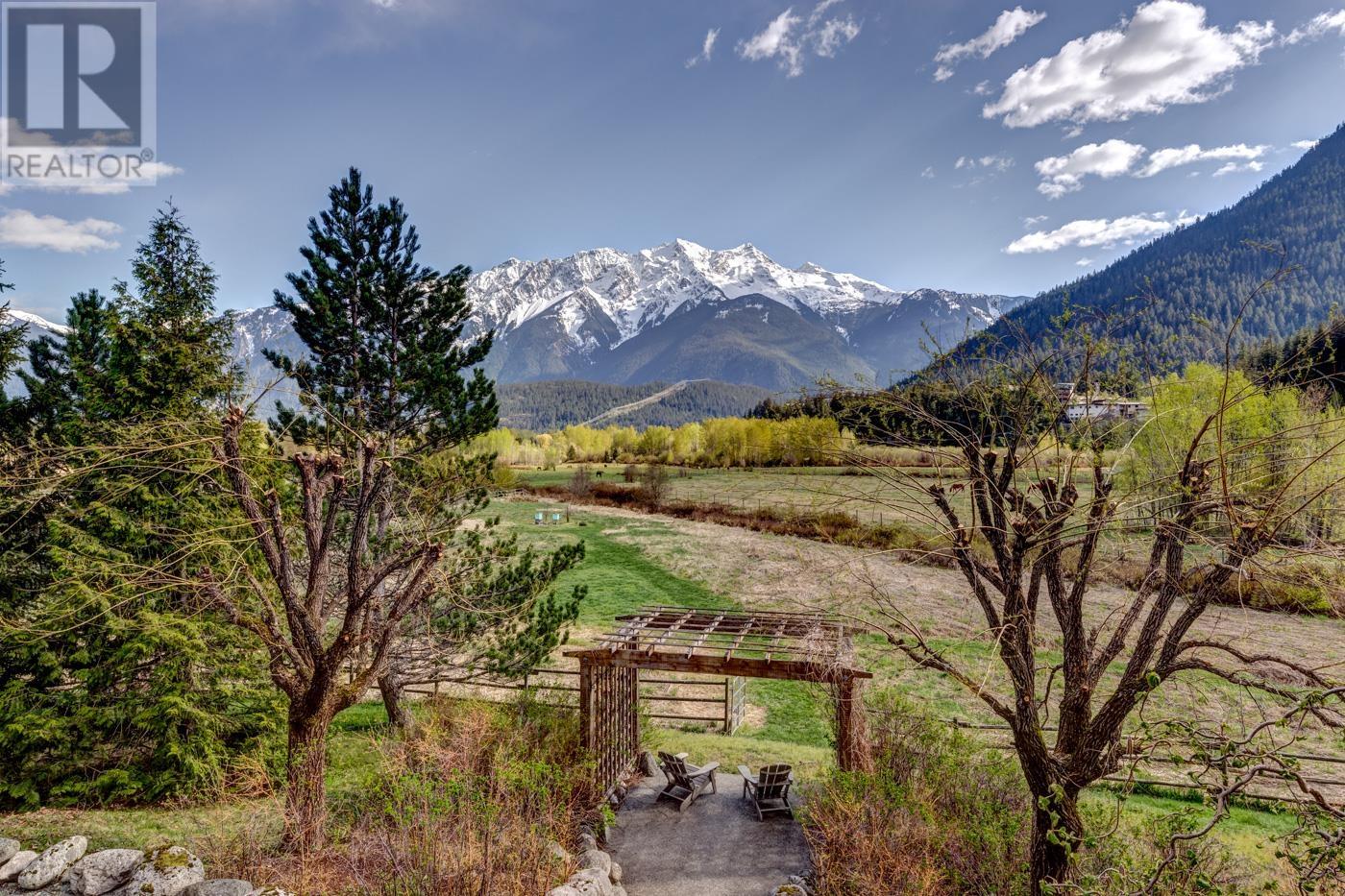 1360 Collins Road, Pemberton, British Columbia  V0N 2L0 - Photo 4 - R2873292