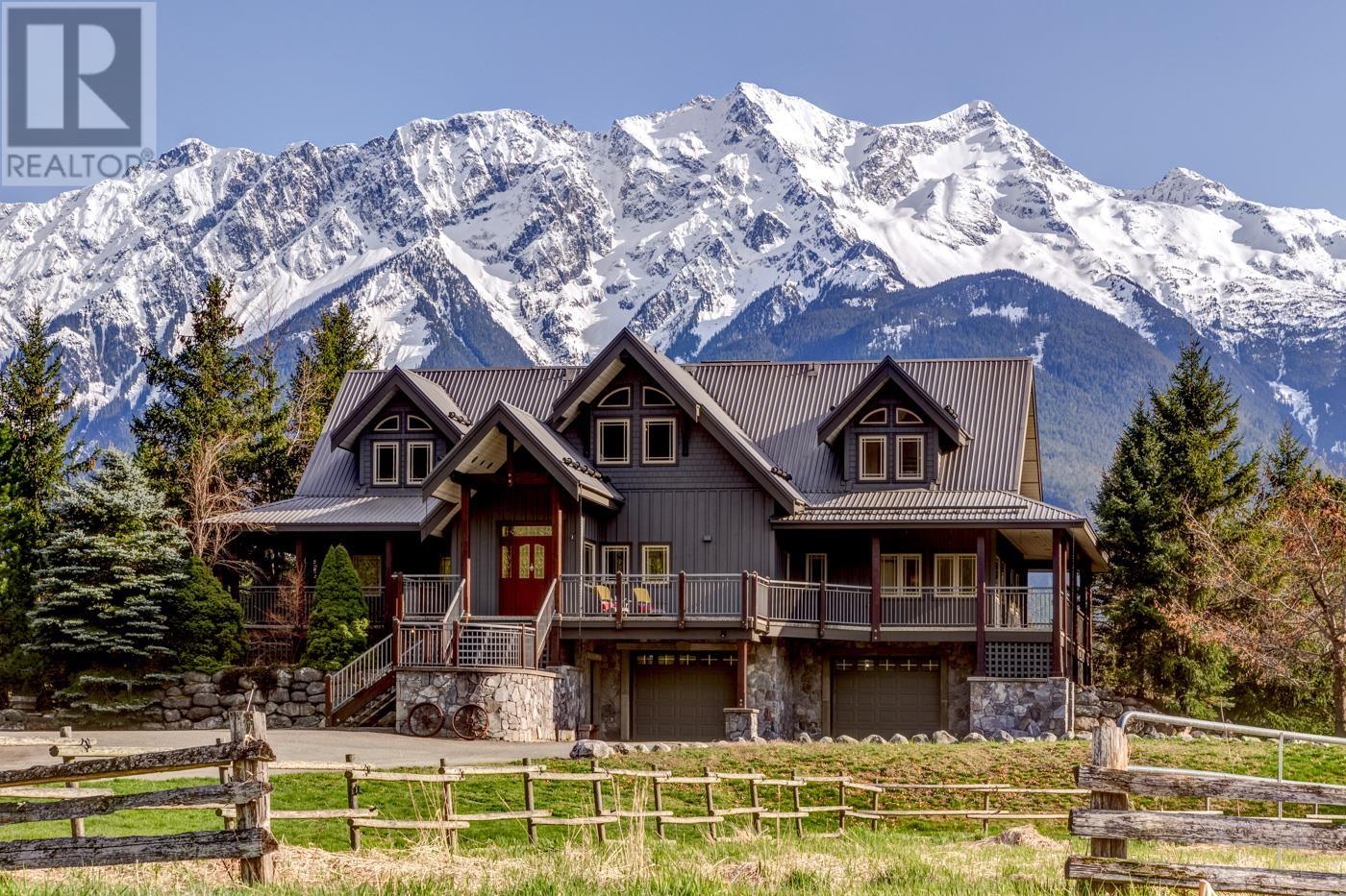 1360 Collins Road, Pemberton, British Columbia  V0N 2L0 - Photo 2 - R2873292