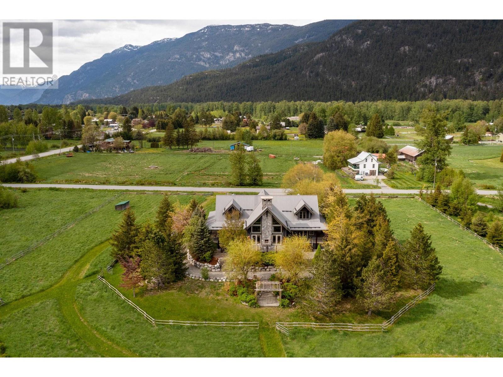 1360 Collins Road, Pemberton, British Columbia  V0N 2L0 - Photo 27 - R2873292