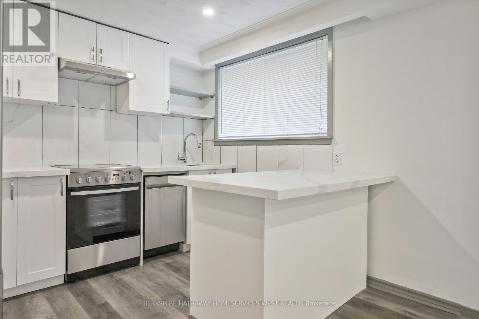 18 Thirty Third Street, Toronto (Long Branch), Ontario  M8W 3G9 - Photo 30 - W9051447