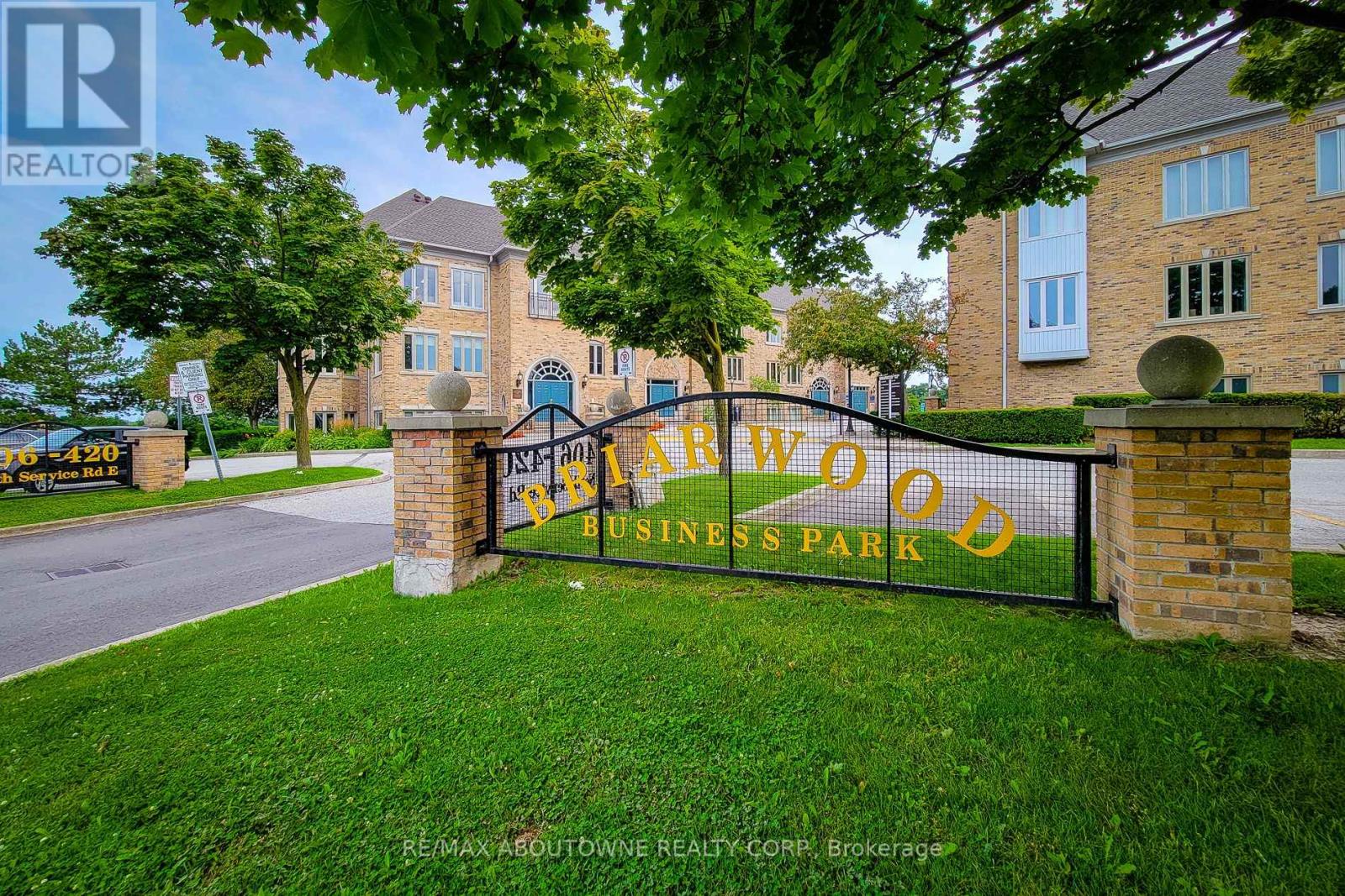 300 - 414 North Service Road E, Oakville (Iroquois Ridge South), Ontario  L6H 5R2 - Photo 2 - W9051787