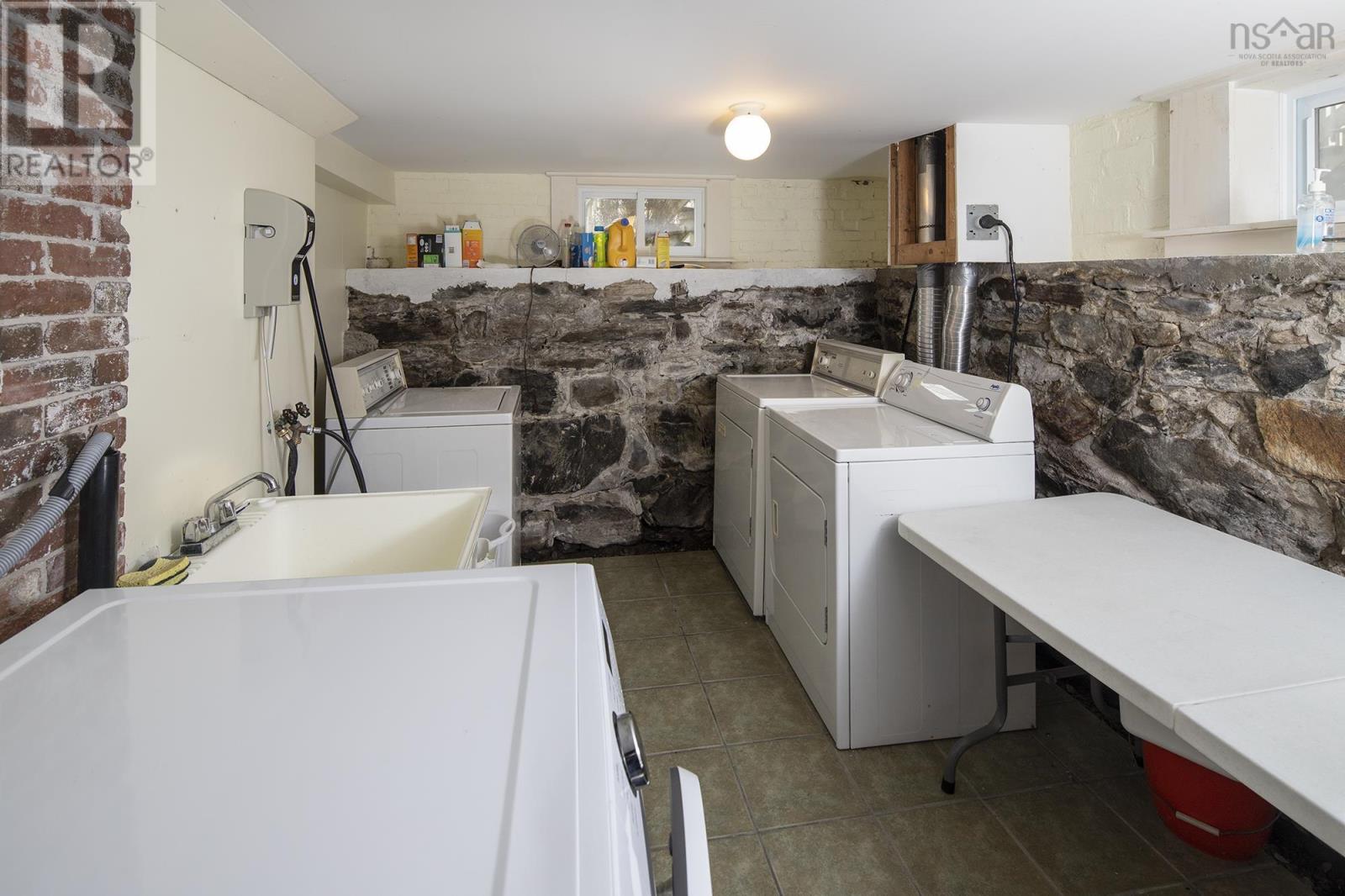 27 Willow Street, Yarmouth, Nova Scotia  B5A 1V2 - Photo 15 - 202417633