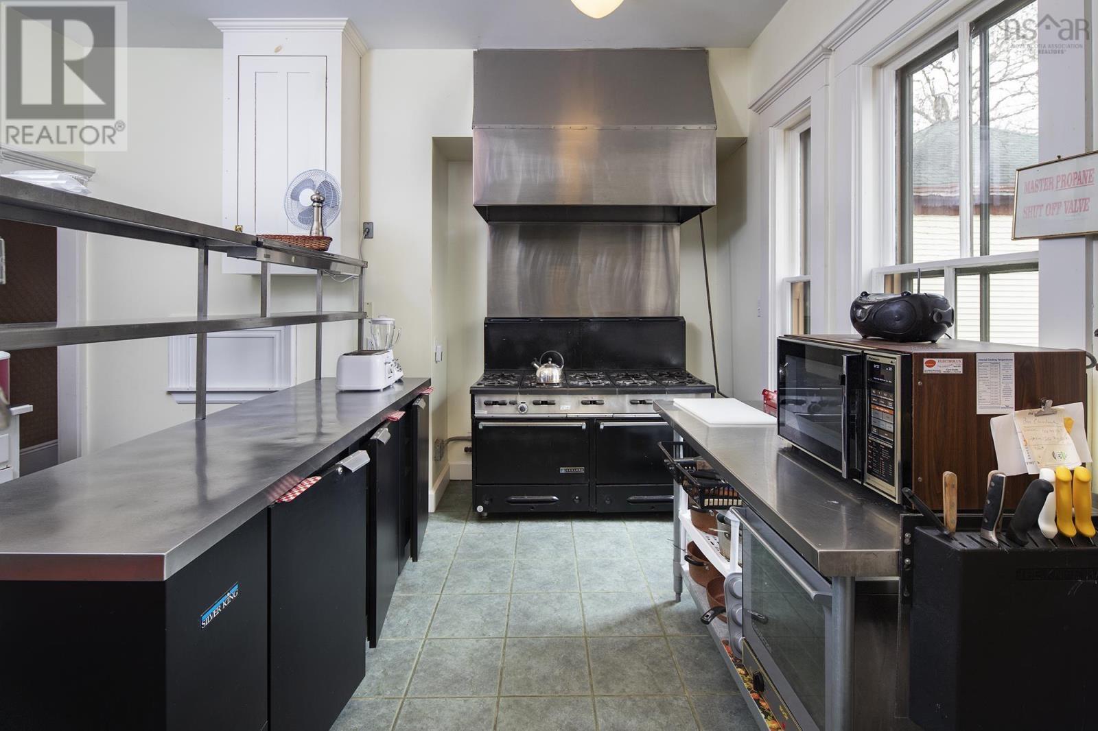 27 Willow Street, Yarmouth, Nova Scotia  B5A 1V2 - Photo 19 - 202417633