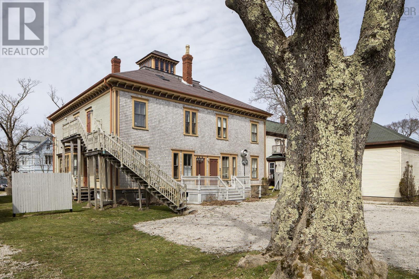 27 Willow Street, Yarmouth, Nova Scotia  B5A 1V2 - Photo 4 - 202417633