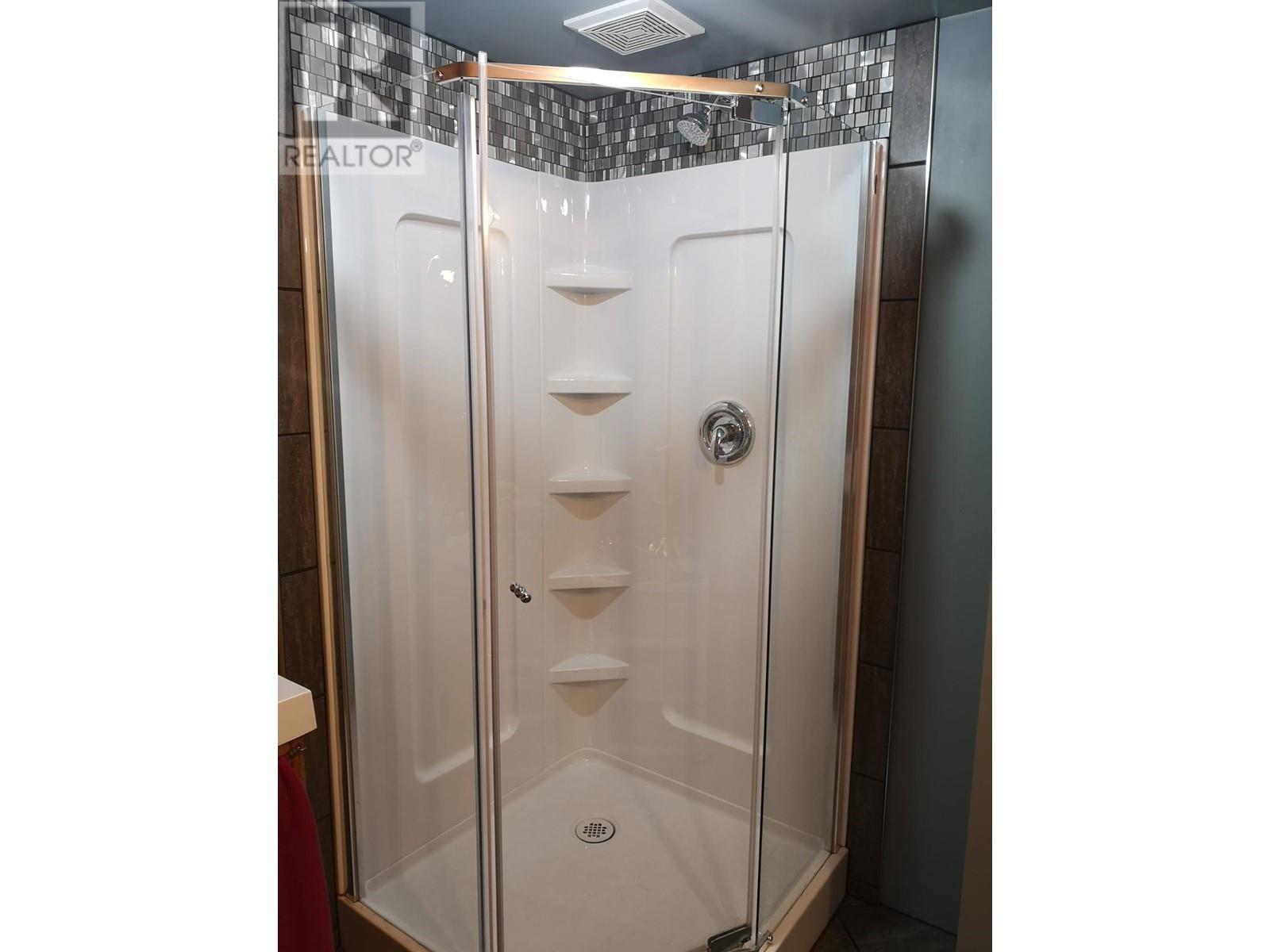 955 Raft River Road, Clearwater, British Columbia  V0E 1N1 - Photo 17 - 179995