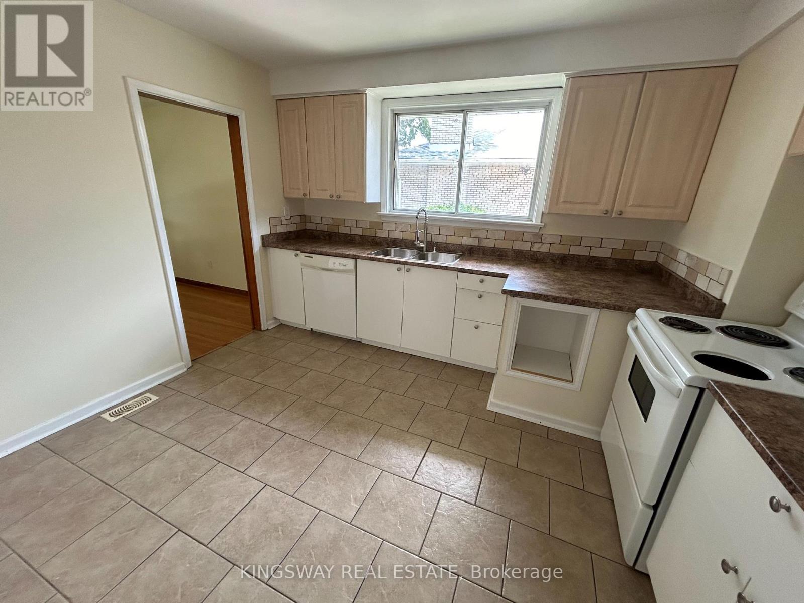 164 Chapman Road, Toronto, Ontario  M9P 1G4 - Photo 7 - W9052345