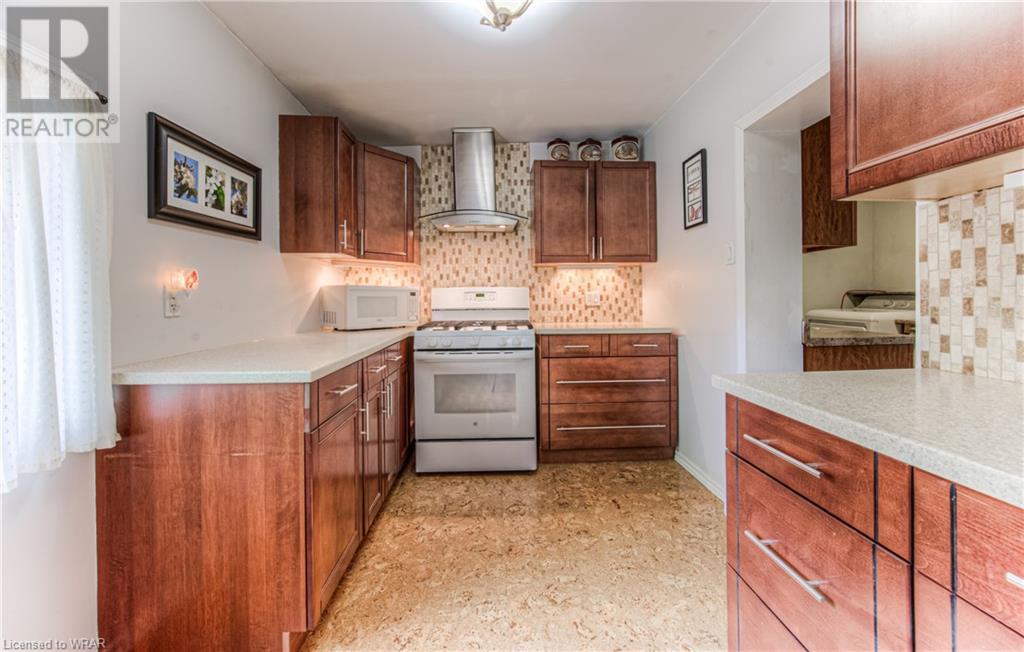 Image of property at 54 ROSLIN Avenue S