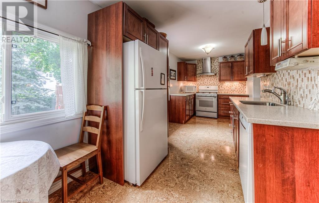 Image of property at 54 ROSLIN Avenue S