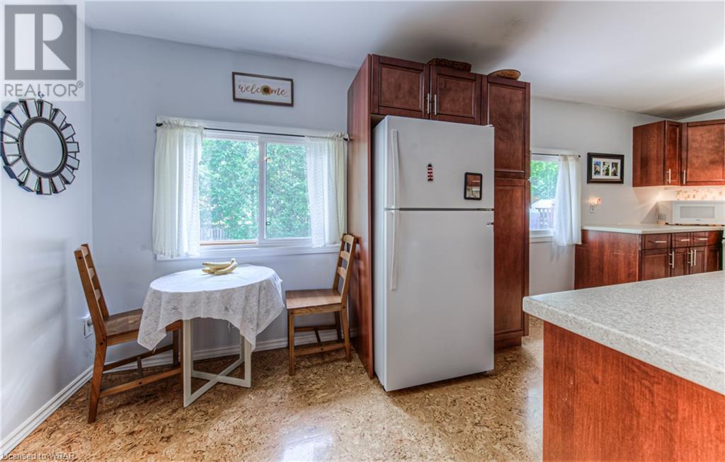 Image of property at 54 ROSLIN Avenue S