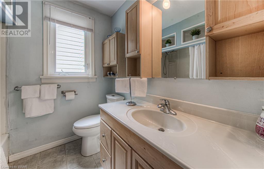 Image of property at 54 ROSLIN Avenue S