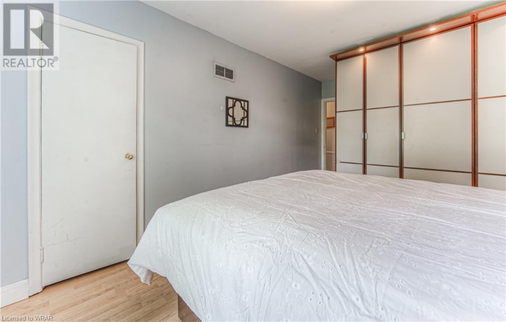 Image of property at 54 ROSLIN Avenue S