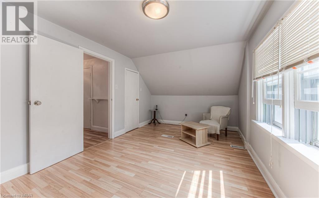 Image of property at 54 ROSLIN Avenue S