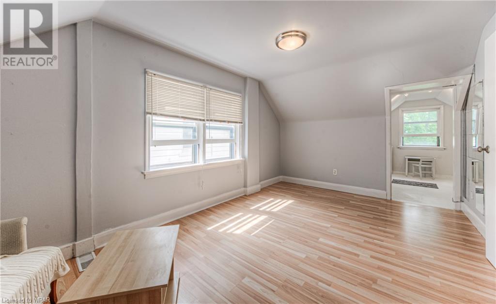 Image of property at 54 ROSLIN Avenue S