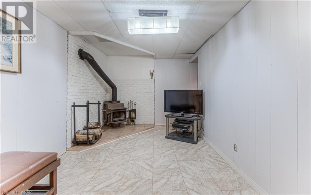 Image of property at 54 ROSLIN Avenue S