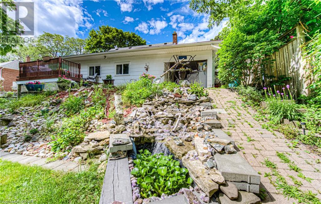 Image of property at 54 ROSLIN Avenue S