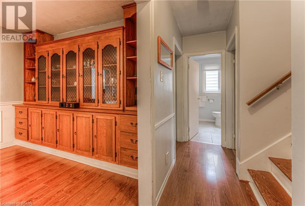 Image of property at 54 ROSLIN Avenue S