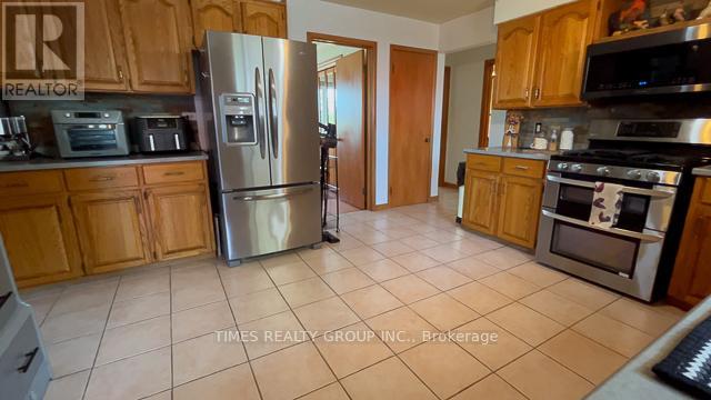295 Road 2 W, Kingsville, Ontario  N9Y 2E4 - Photo 8 - X9052607