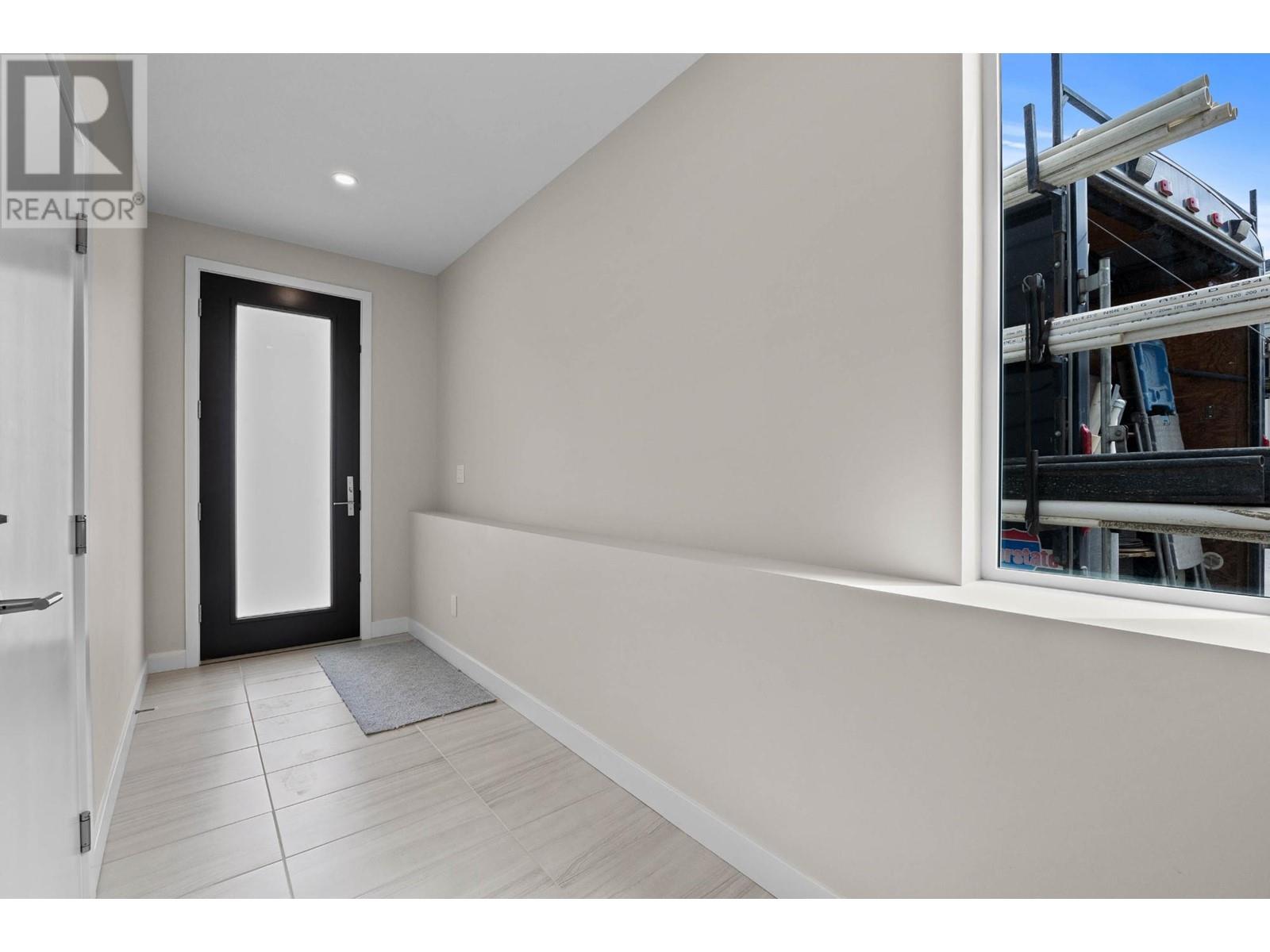 121-2045 Stagecoach Drive, Kamloops, British Columbia  V2B 0H8 - Photo 2 - 180020