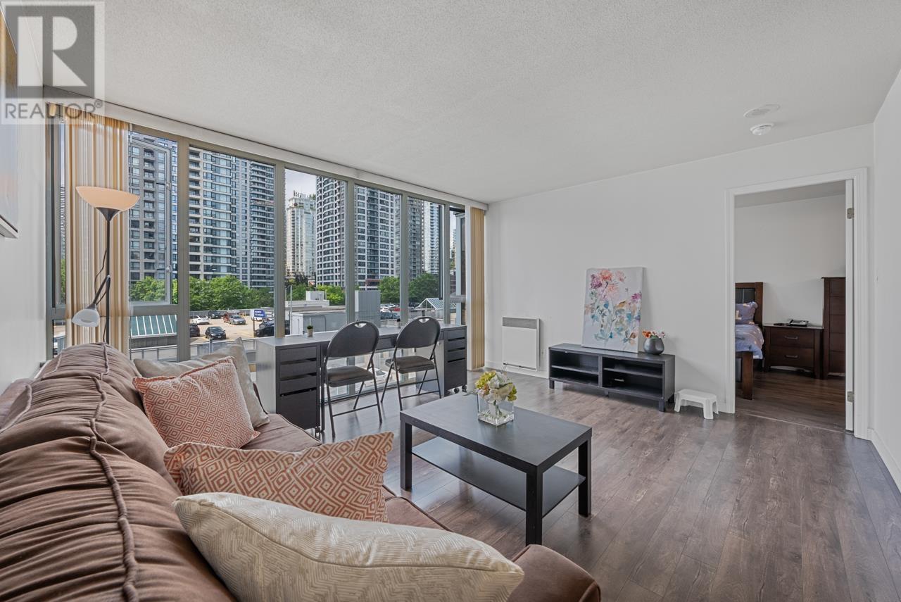 Listing Picture 2 of 26 : 705 950 CAMBIE STREET, Vancouver / 溫哥華 - 魯藝地產 Yvonne Lu Group - MLS Medallion Club Member