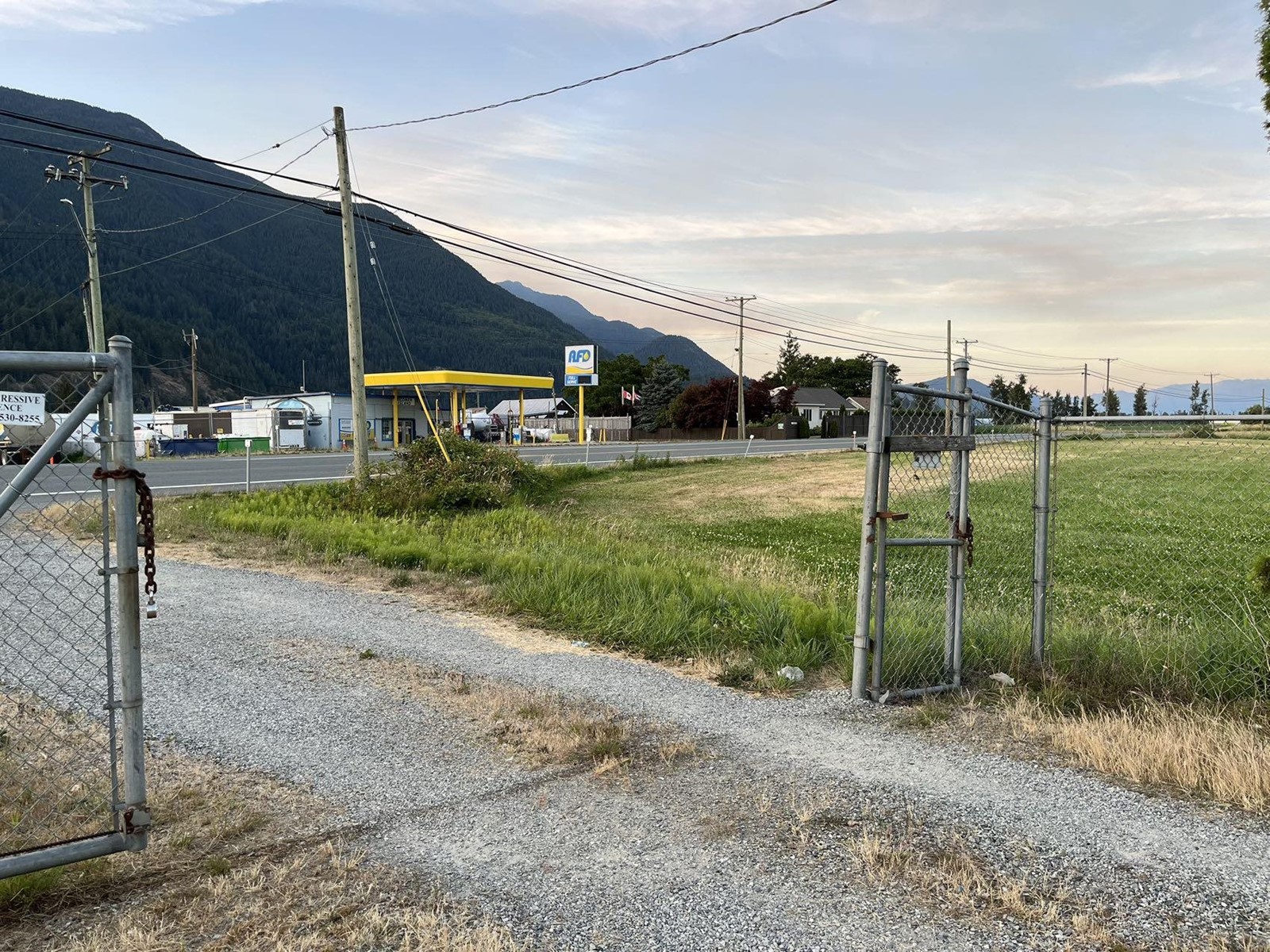 Property at 39582 LOUGHEED HIGHWAY image 3