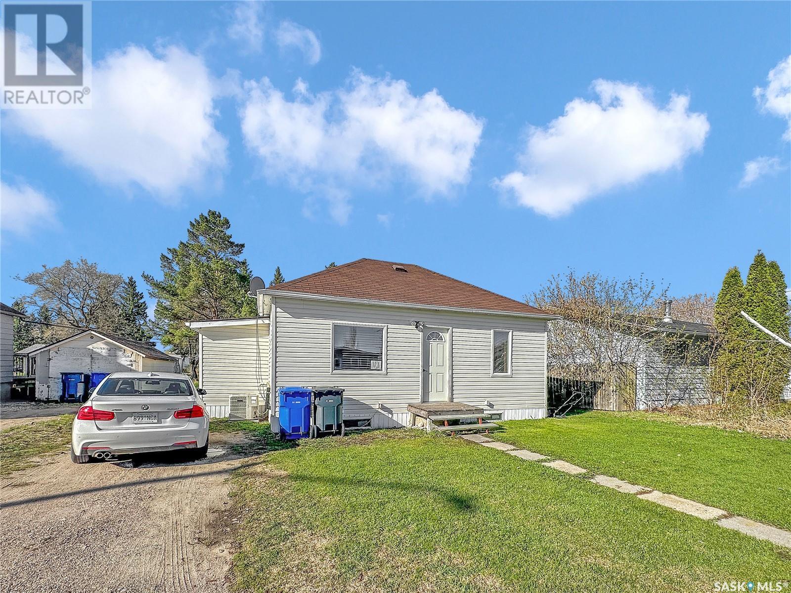 Property at 121 Allan AVENUE image 1