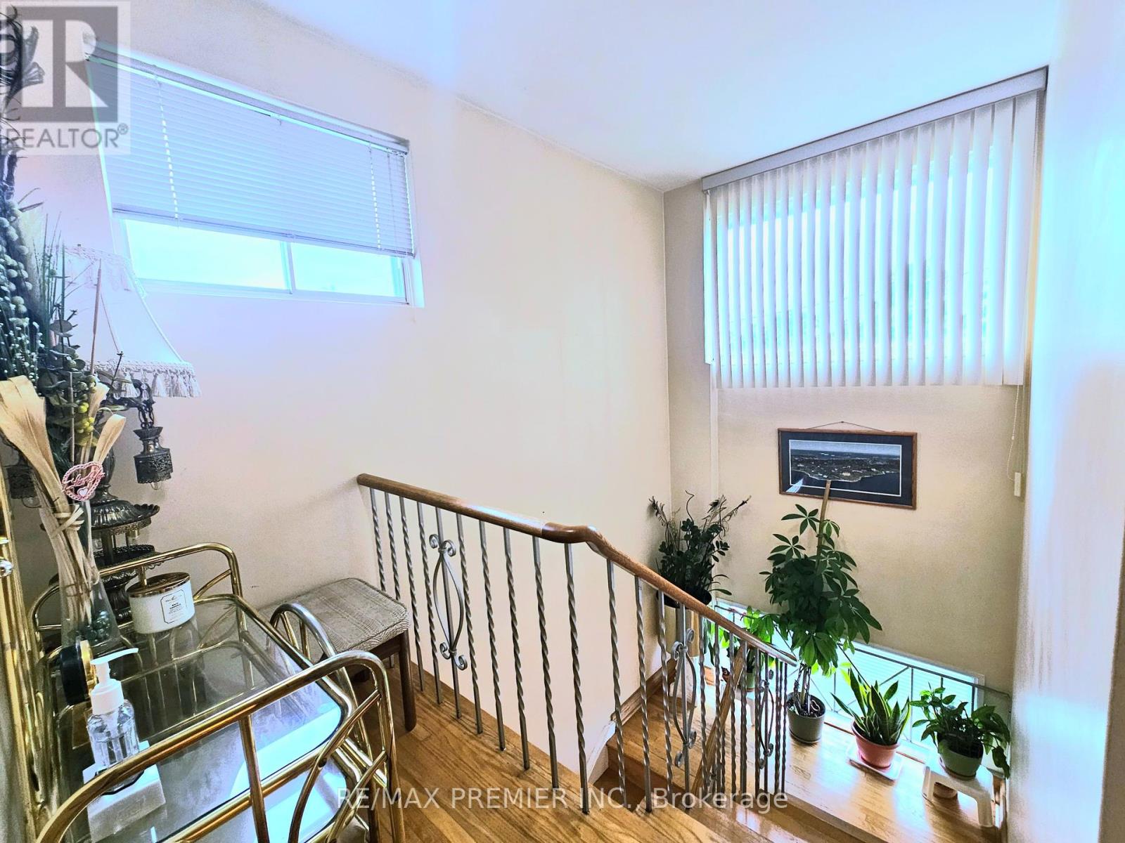 3182 Weston Road, Toronto, Ontario  M9M 2T6 - Photo 32 - W8434542