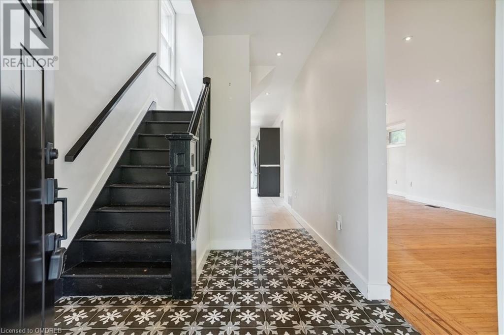 246 Graham Avenue S, Hamilton, Ontario  L8K 2M6 - Photo 7 - 40624486