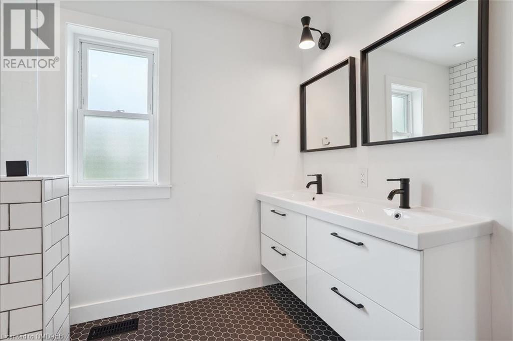 246 Graham Avenue S, Hamilton, Ontario  L8K 2M6 - Photo 23 - 40624486