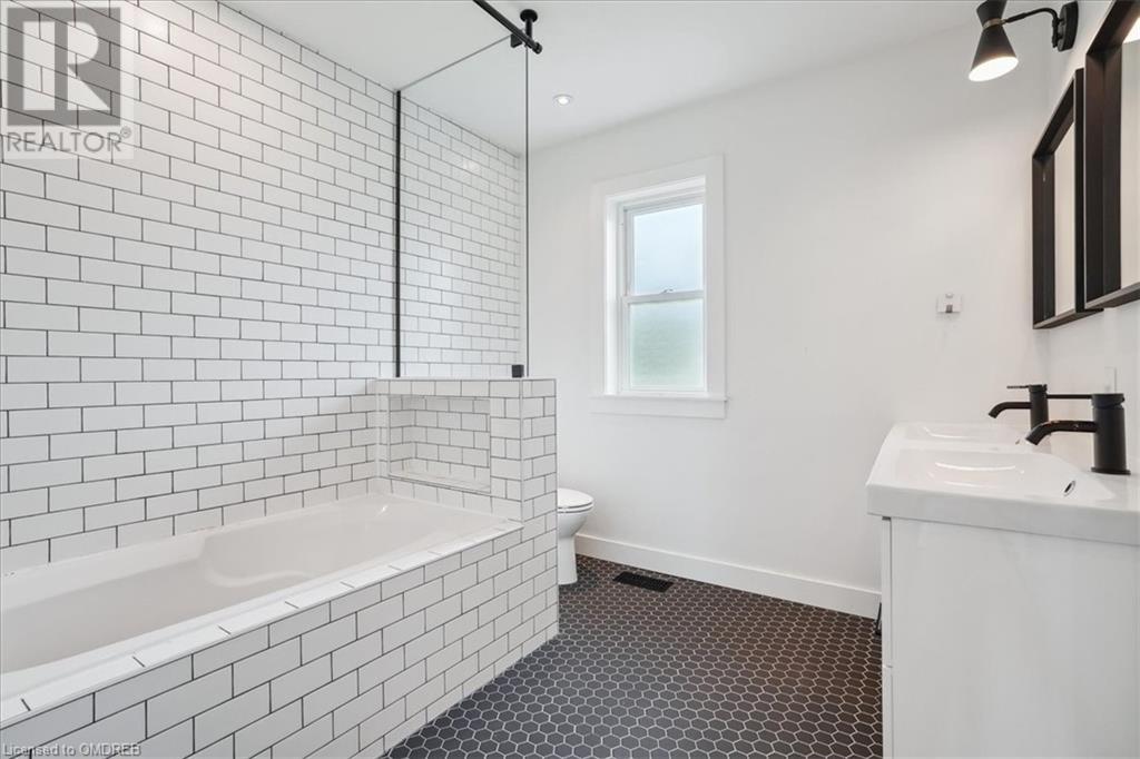 246 Graham Avenue S, Hamilton, Ontario  L8K 2M6 - Photo 22 - 40624486